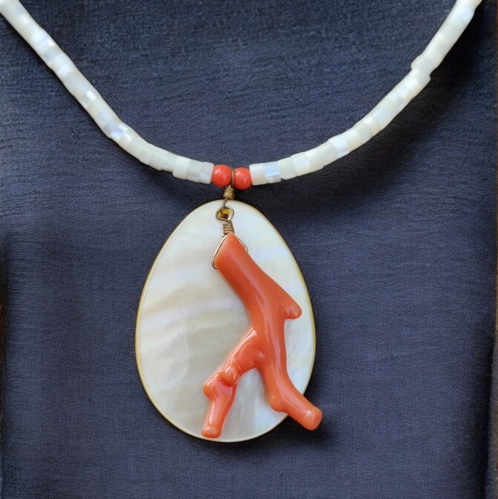 🪸 Vintage KJL mother of pearl and coral necklace